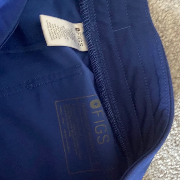 Figs Scrubs Set - Picture 8 of 8